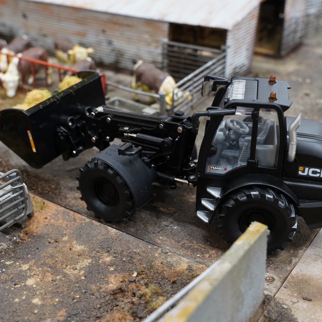 43387 - JCB 420S Black Edition_01